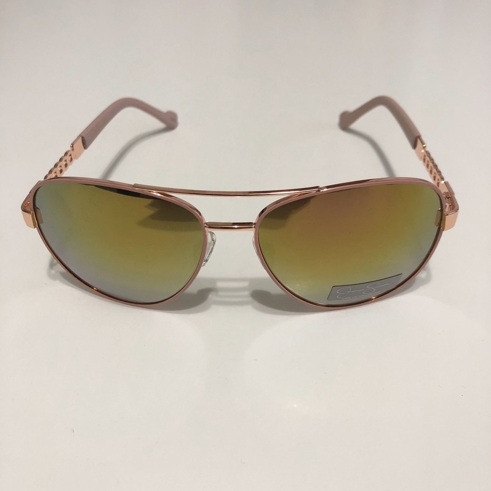 Jessica Simpson sunglasses aviators style